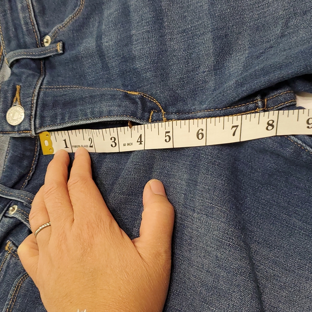 Levi Shorts size 28 - Picture 7 of 11